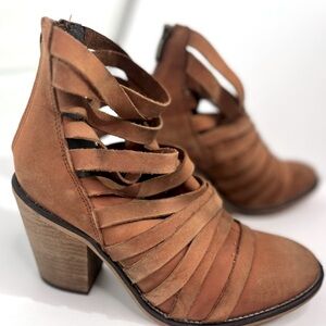 Free People size 7 casual a bit of wear a some colour changes